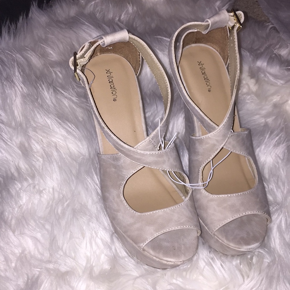 NWT WEDGE HEELS